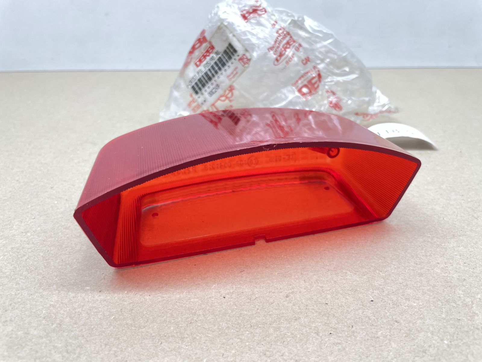 Derbi Senda / Savannah - ORIGINAL Rücklichtglas Kappe taillight lens (118-24)