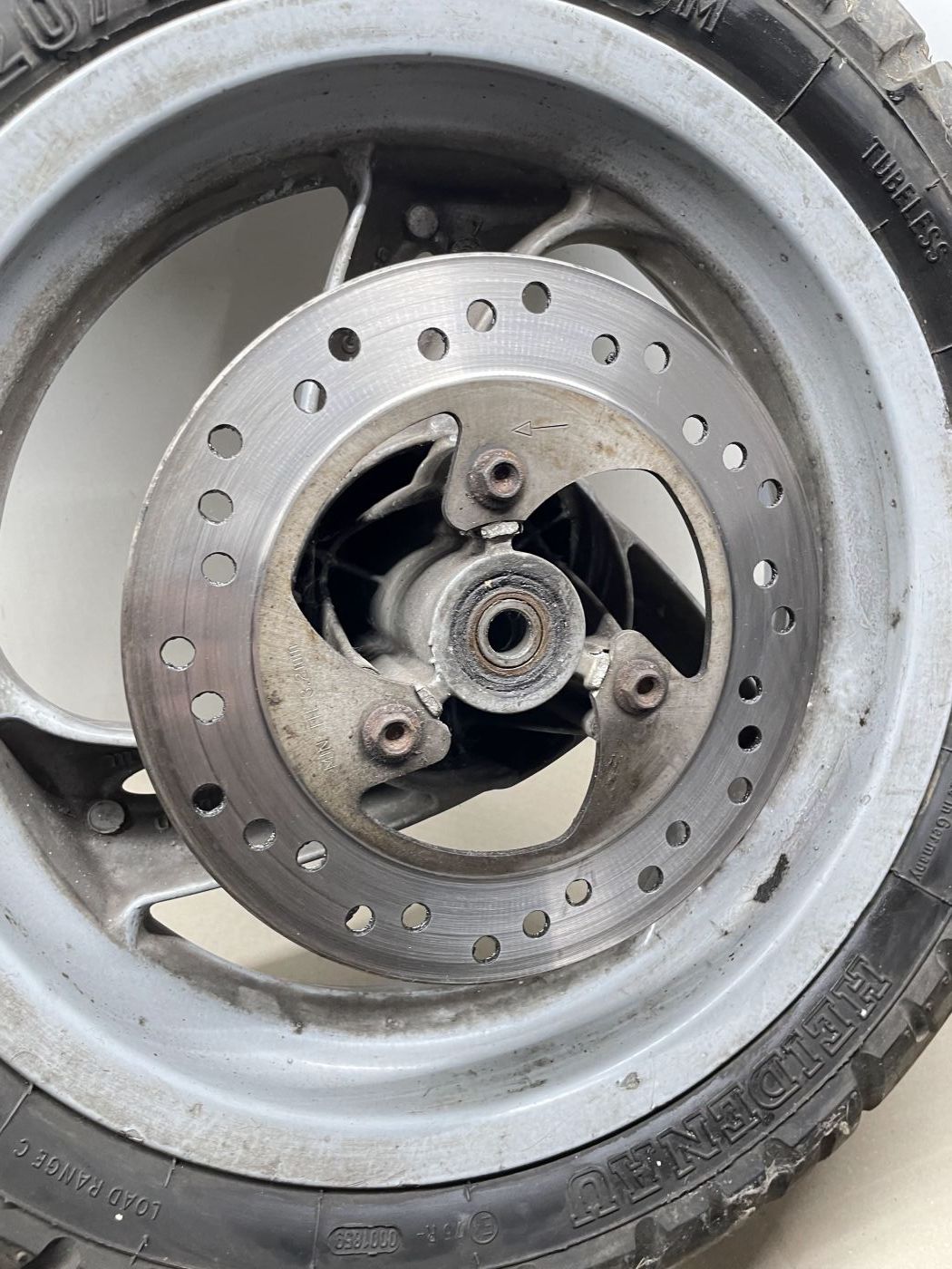 Aprilia Gulliver 50 - Vorderrad Reifen Felge vorne front wheel (102-10)