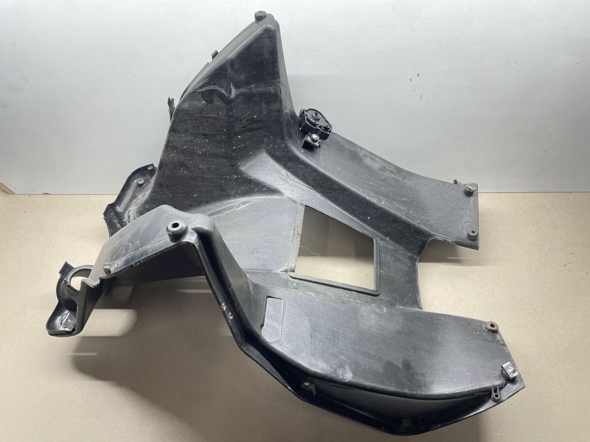 Aprilia SR50 R - Beinschild Innenraum Verkleidung Abdeckung (93)