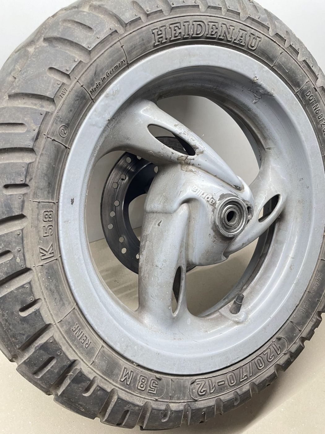 Aprilia Gulliver 50 - Vorderrad Reifen Felge vorne front wheel (102-10)