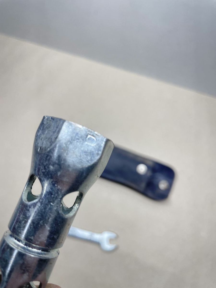Kymco Spacer, KB, DJ etc.  ORIGINAL Bordwerkzeug Maulschlüssel Zündkerze (102-5)