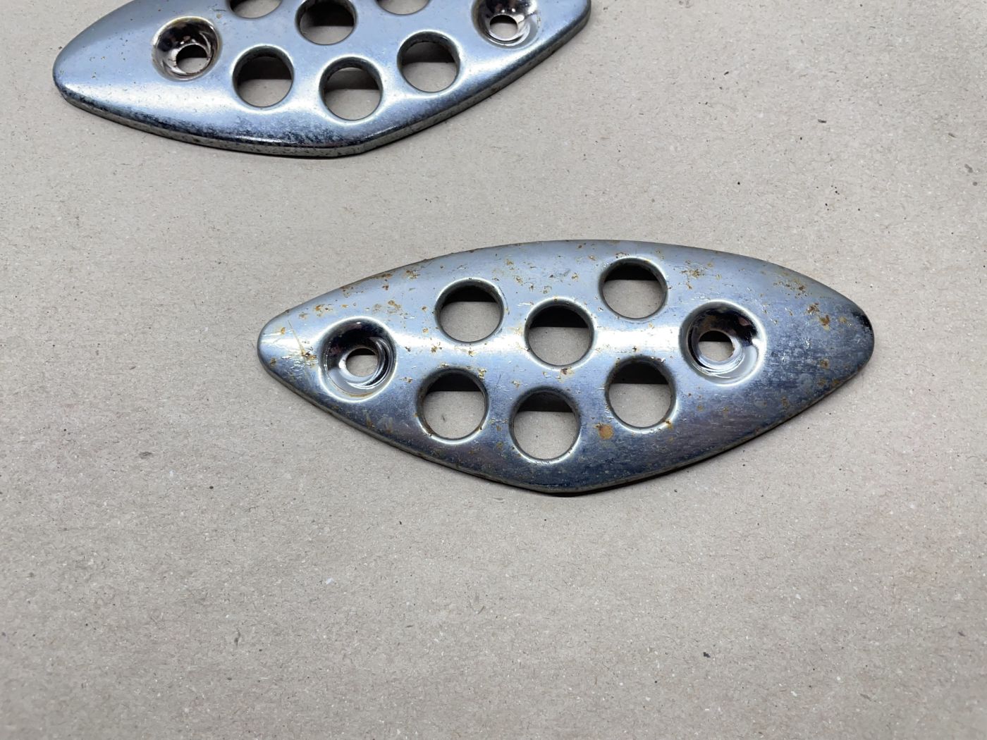 Ering / Baotian BT49QT-7  Verkleidung Fußraste Abdeckung Fußablage (102-14)