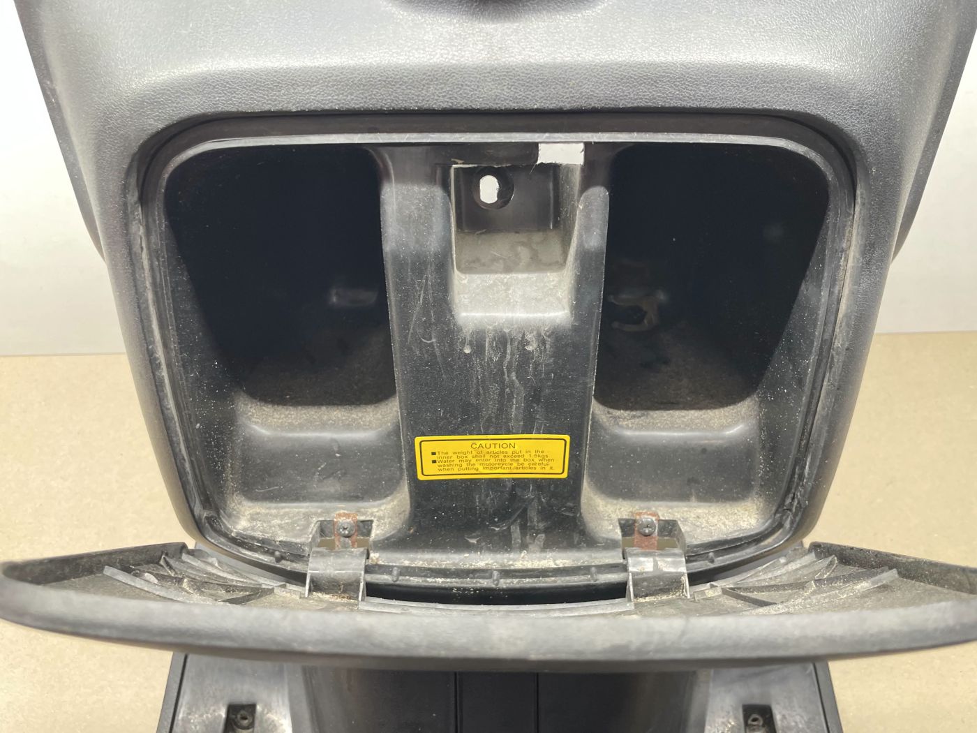 Kymco KB 50  - Beinschild Verkleidung Innenraum Abdeckung fairing (117)