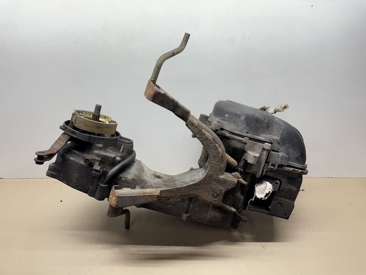 Aprilia Gulliver 50 - Motorblock Kurbelwelle Zylinder Getriebe Ständer (76)