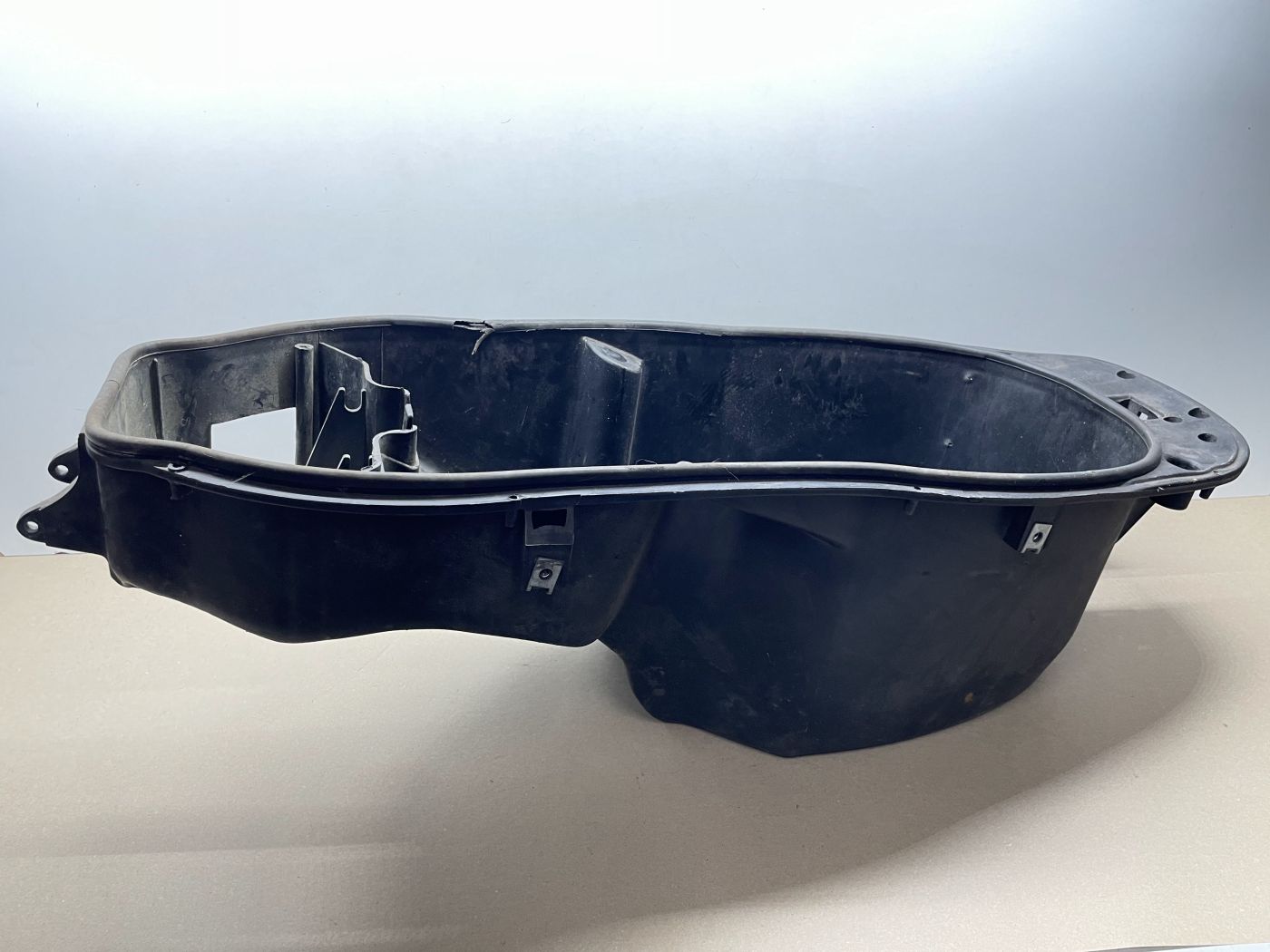 Aprilia Leonardo 125 - Helmfach Staufach Abdeckung Stauraum Verkleidung (109-1)