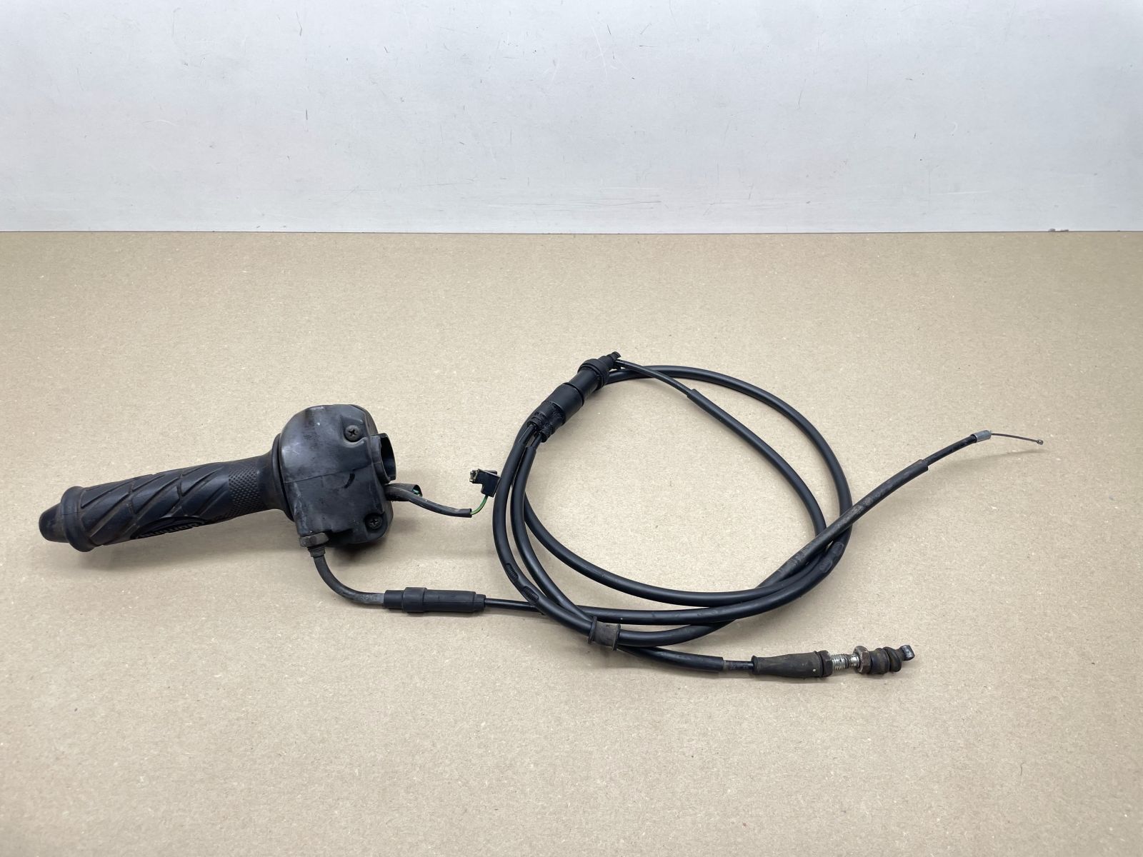 Honda X8R - Gasgriff Lenkerschalter E-Start Lichtschalter Gaszug Verteiler (119)