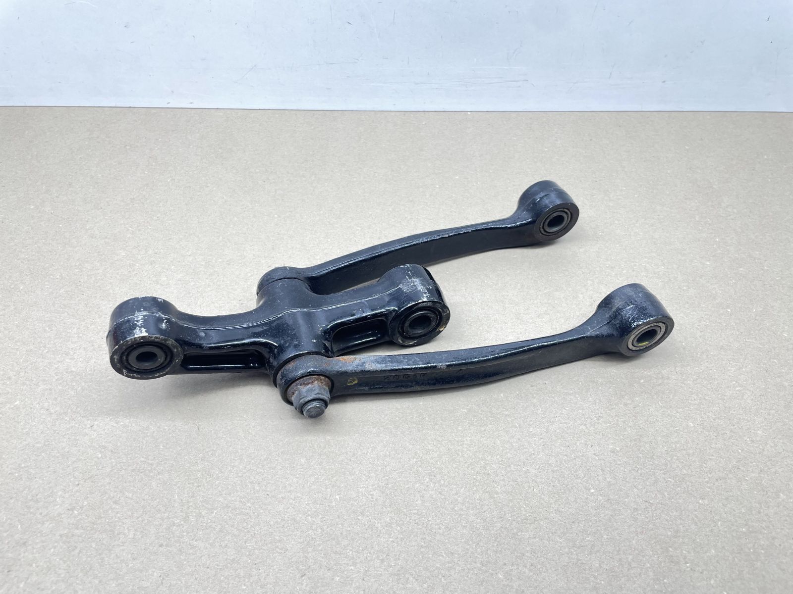 Suzuki GSX 600 F - Federbeinumlenkung Knochen Umlenkung strut linkage (118-24)
