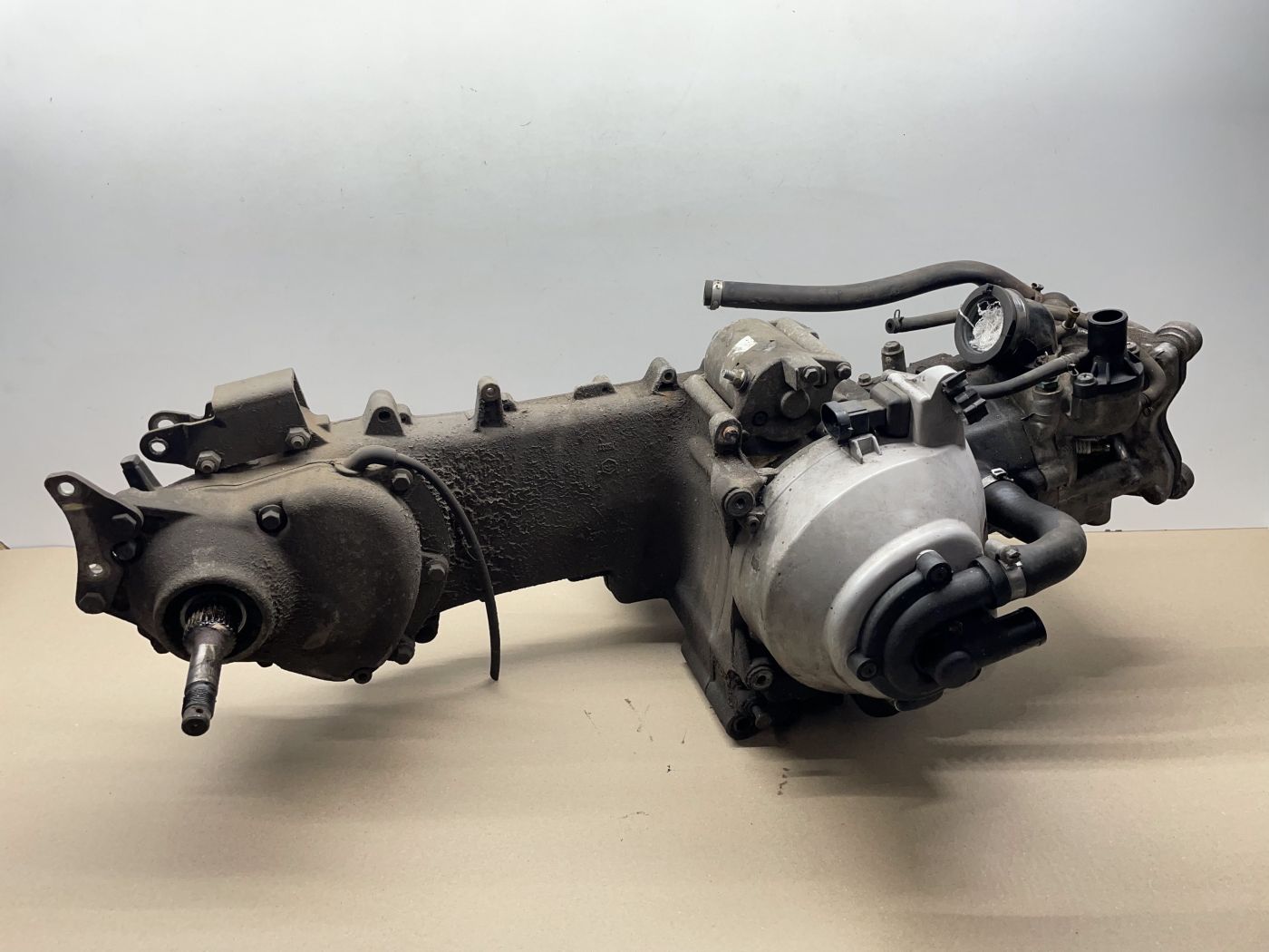 Piaggio Beverly 125 - Motorblock Kurbelwelle Getriebe Zylinder Anlasser engine (110)