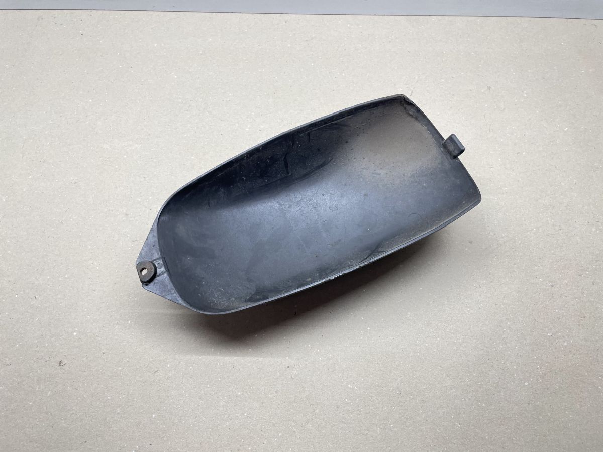 Piaggio Sfera RST 50  - original Serviceklappe Helmfachdeckel Abdeckung (102-7)