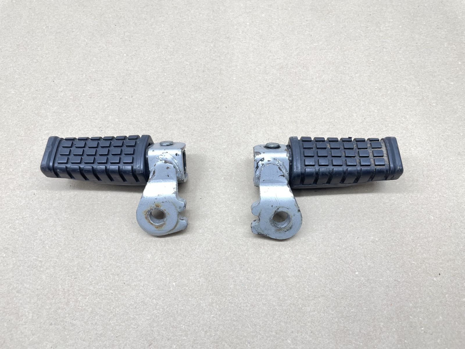 Kawasaki GPZ 500 S EX500D - Fußraste links rechts footrest left right (118-24)
