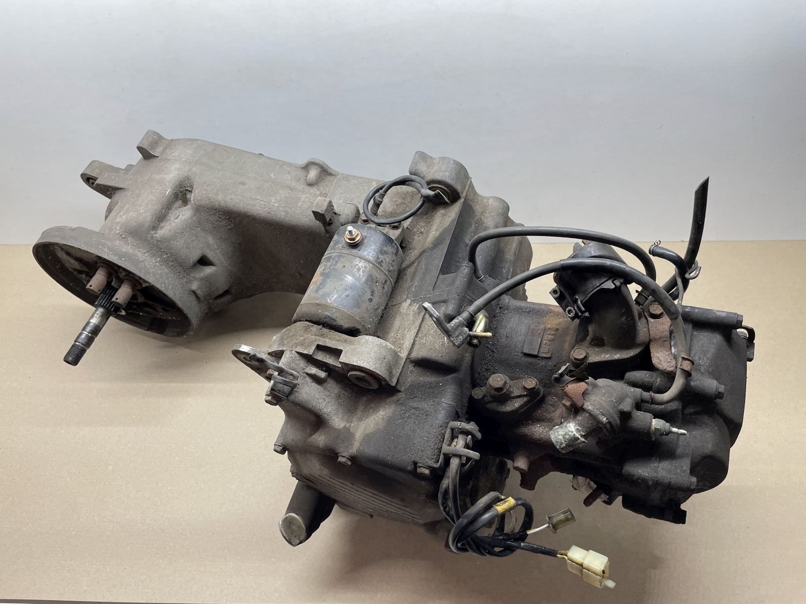Piaggio X9 250 - Motorblock Kurbelwelle Getriebe Zylinder Anlasser engine (75)