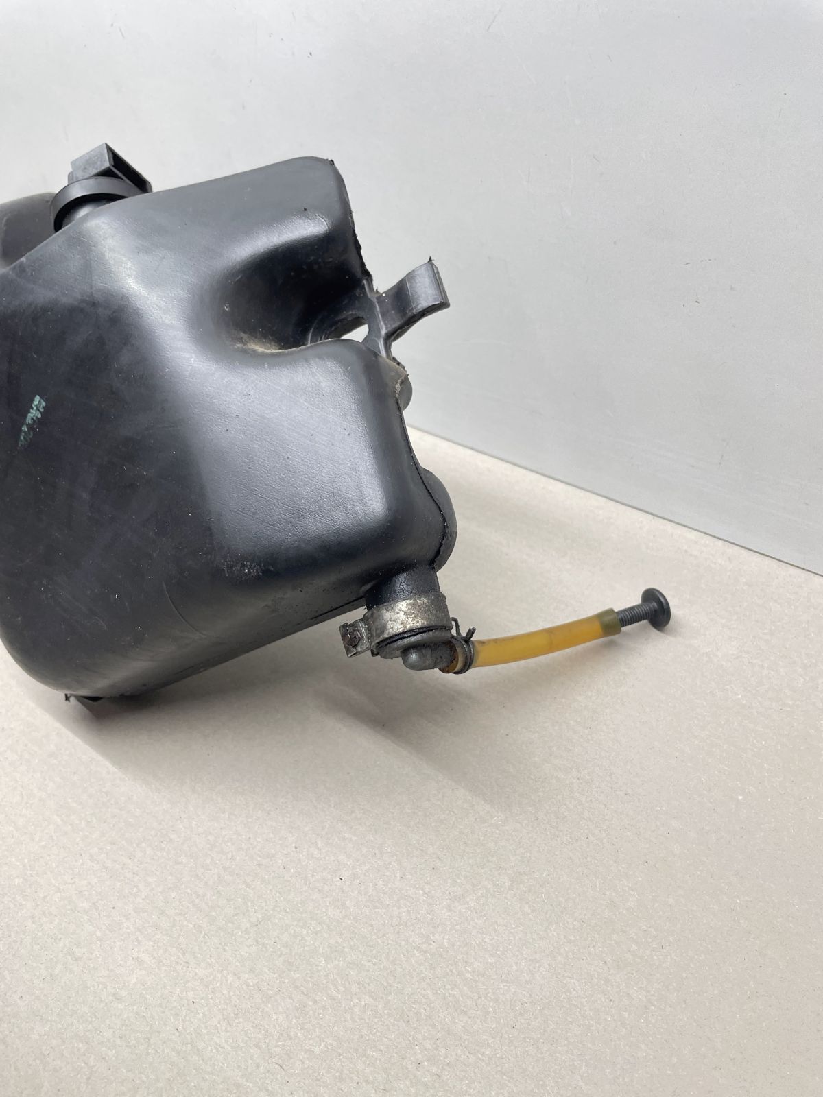 Piaggio NRG MC3 Purejet 50 - original Öltank oiltank Öltankstopfen Deckel (91)