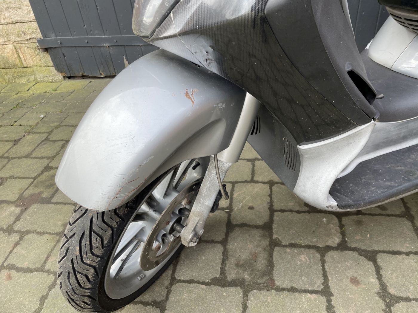 Piaggio Beverly 125 - Kotflügel Spritzschutz Verkleidung vorne Abdeckung fairing (110)