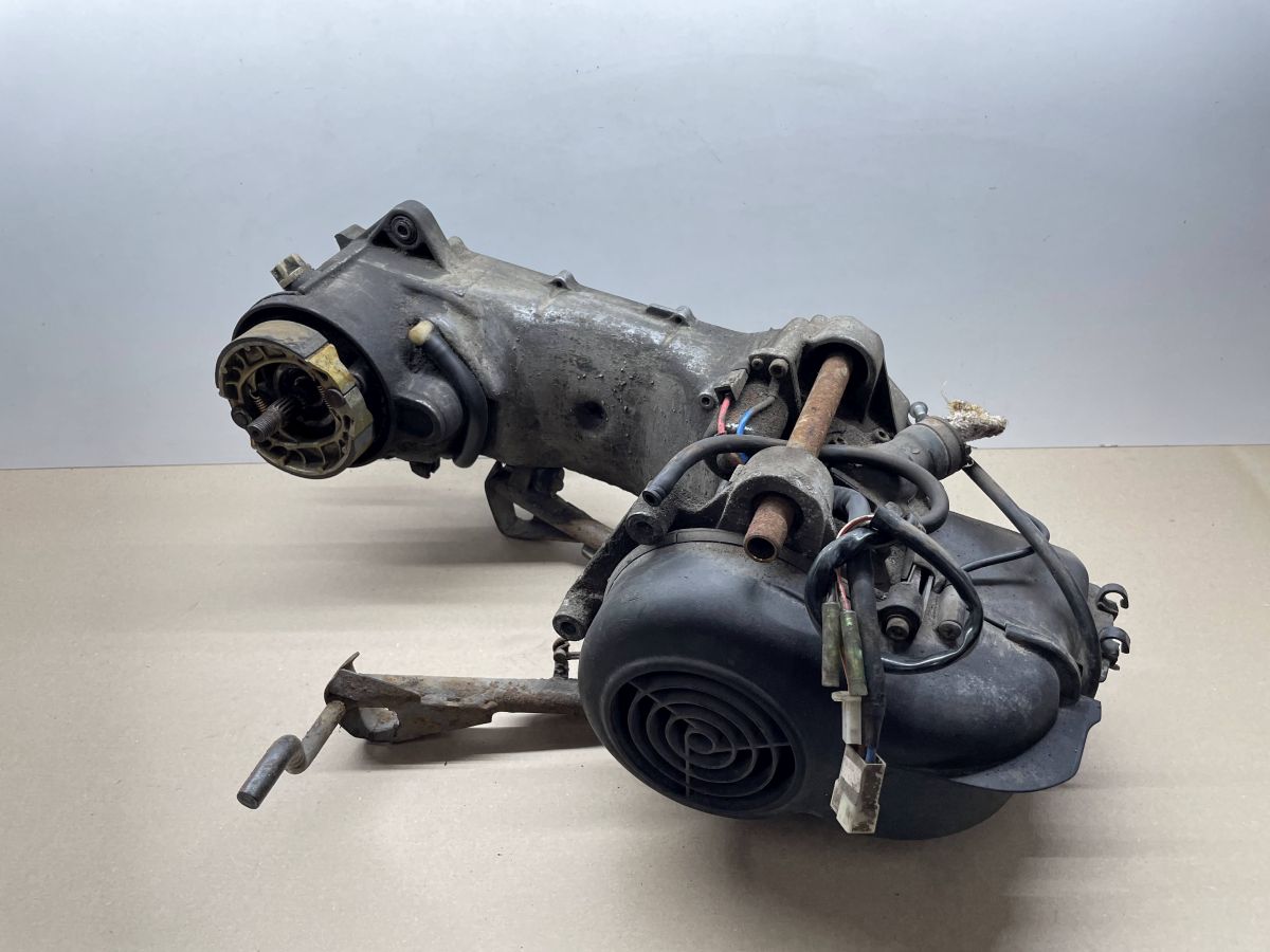 Aprilia Gulliver 50 - Motorblock Kurbelwelle Zylinder Getriebe Ständer (76)