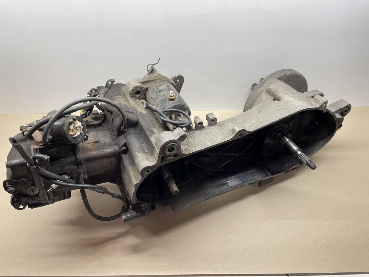 Piaggio X9 250 - Motorblock Kurbelwelle Getriebe Zylinder Anlasser engine (75)