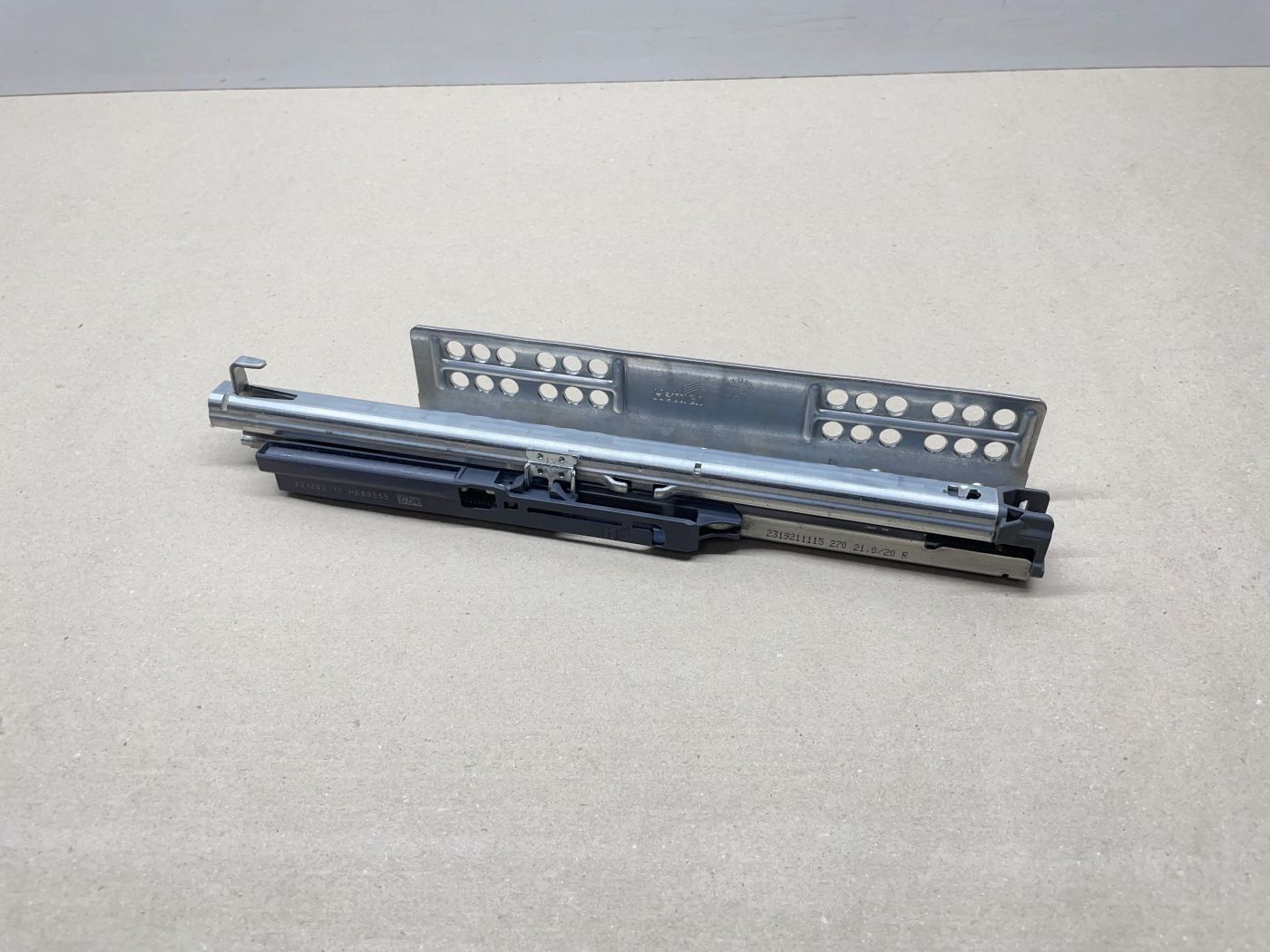 1x Hettich Vollauszug RECHTS Quadro V6 YOU M (30 kg) mit Silent System 270 mm EB21