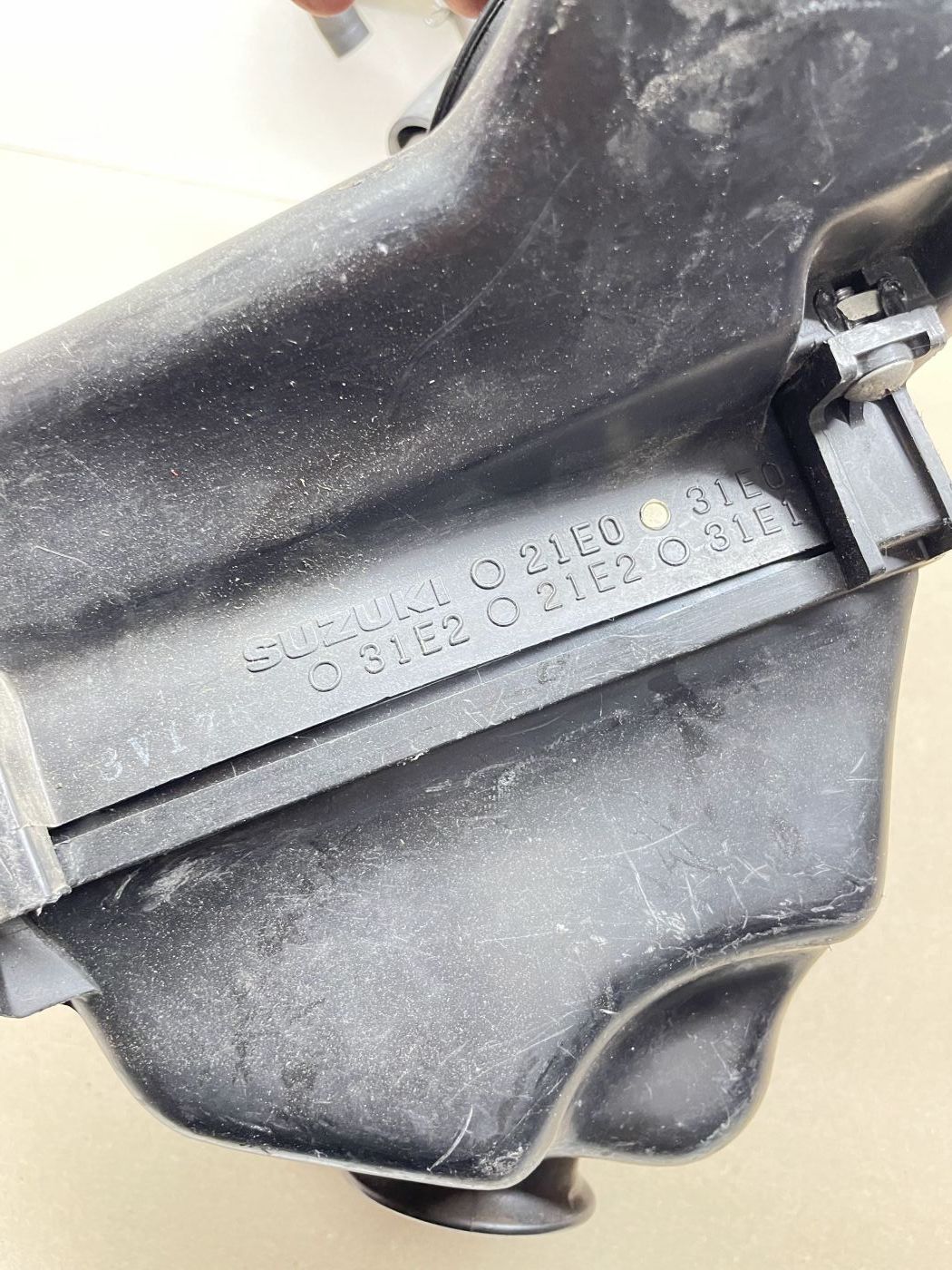 Suzuki RF 600 R - Luftfilterkasten Luftfiltergehäuse  (118-V)