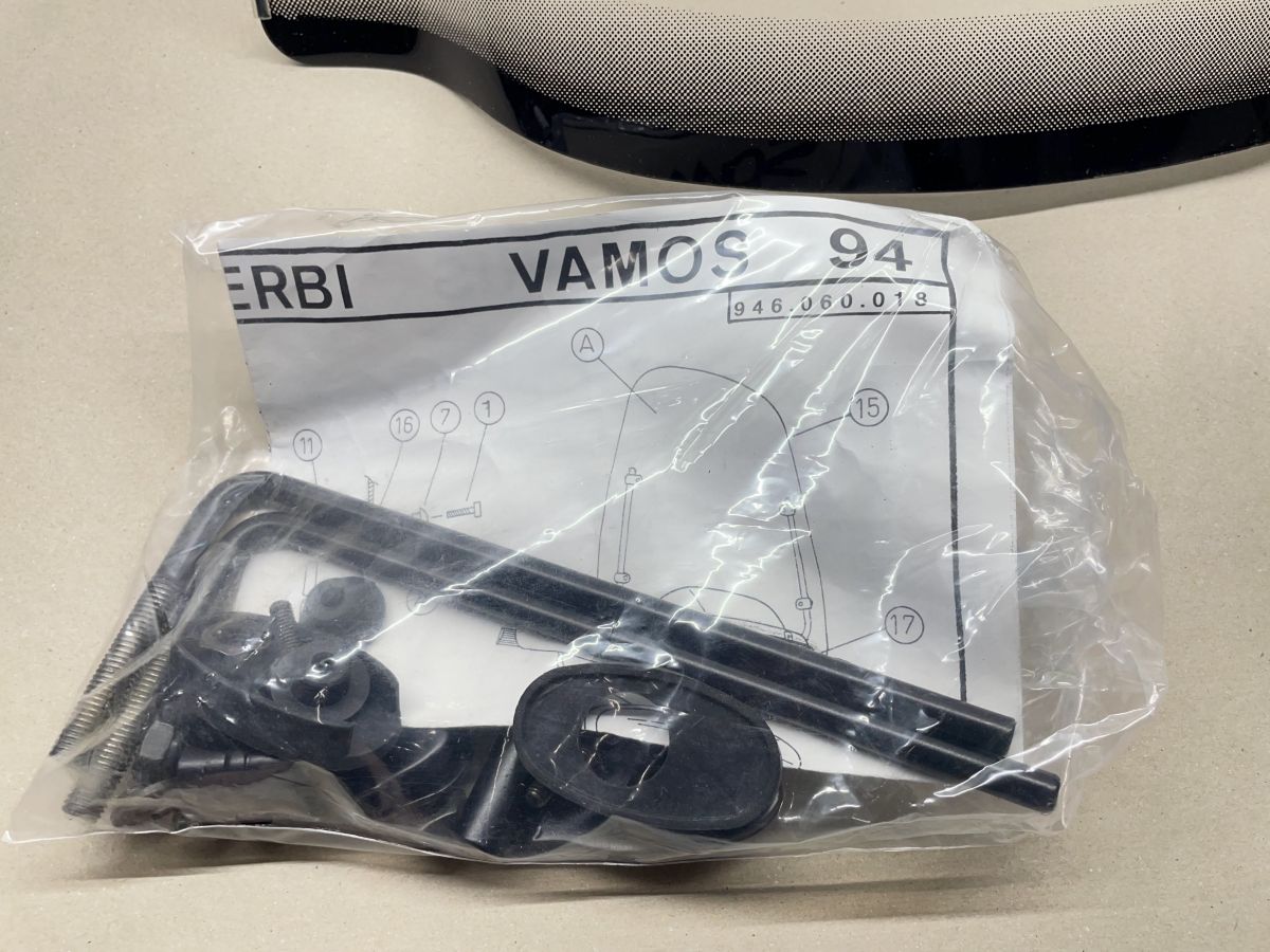 Derbi Vamos Windschild NEU + Halterung Windschutzscheibe (102)