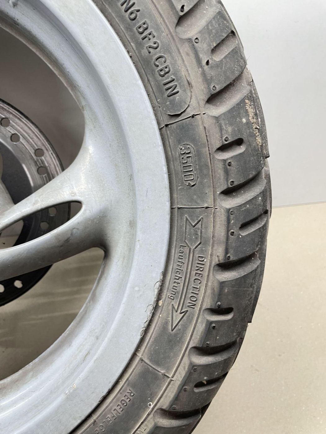 Aprilia Gulliver 50 - Vorderrad Reifen Felge vorne front wheel (102-10)