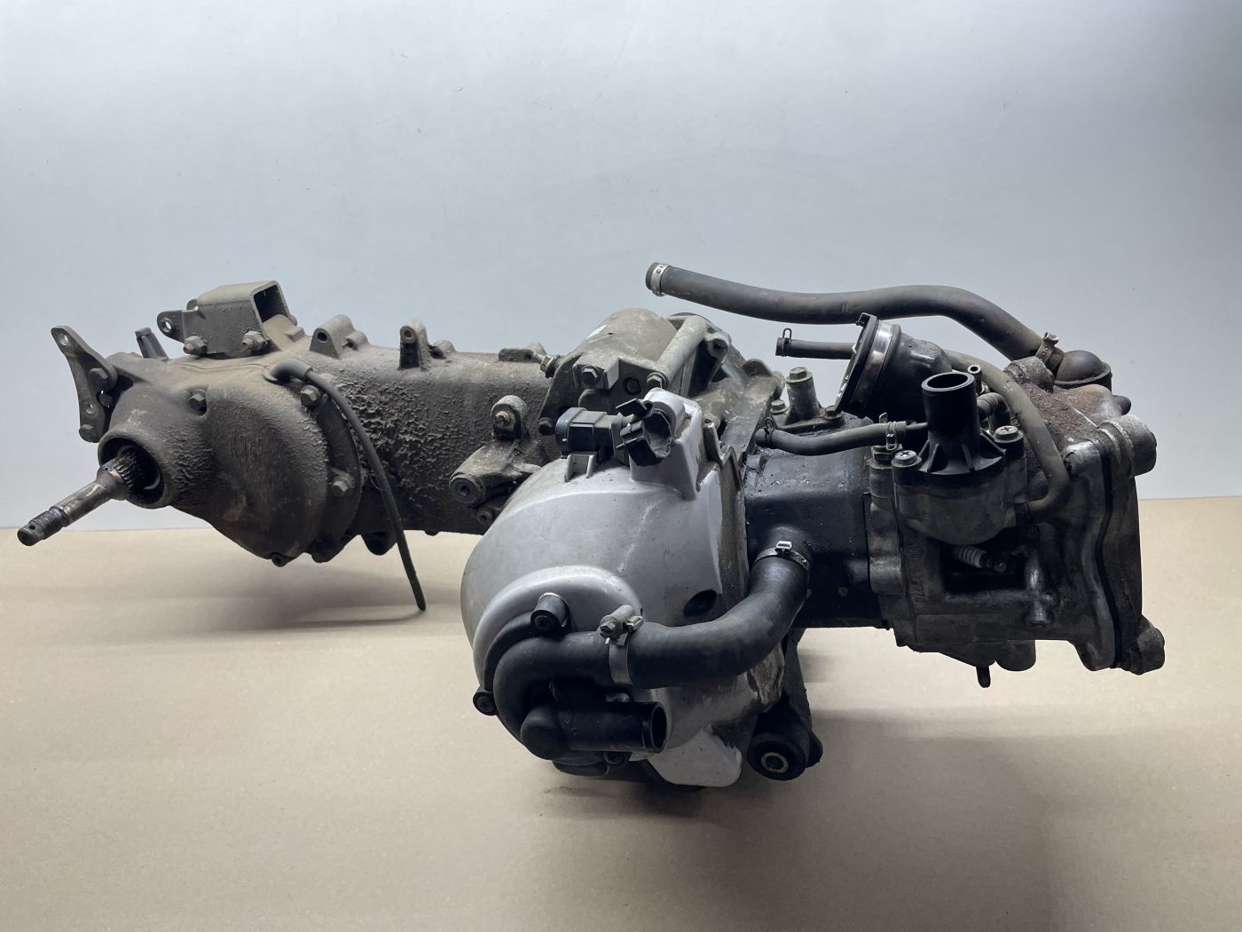 Piaggio Beverly 125 - Motorblock Kurbelwelle Getriebe Zylinder Anlasser engine (110)