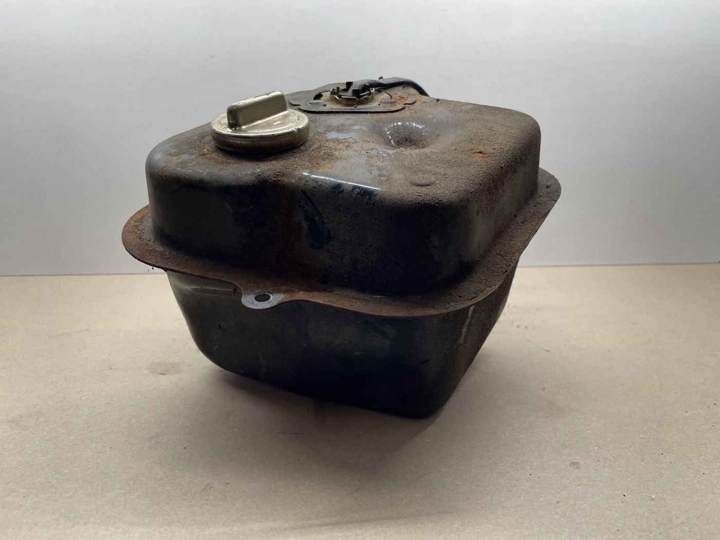 Kymco Cobra Cross - Benzintank Kraftstofftank petrol tank Tankdeckel (114)