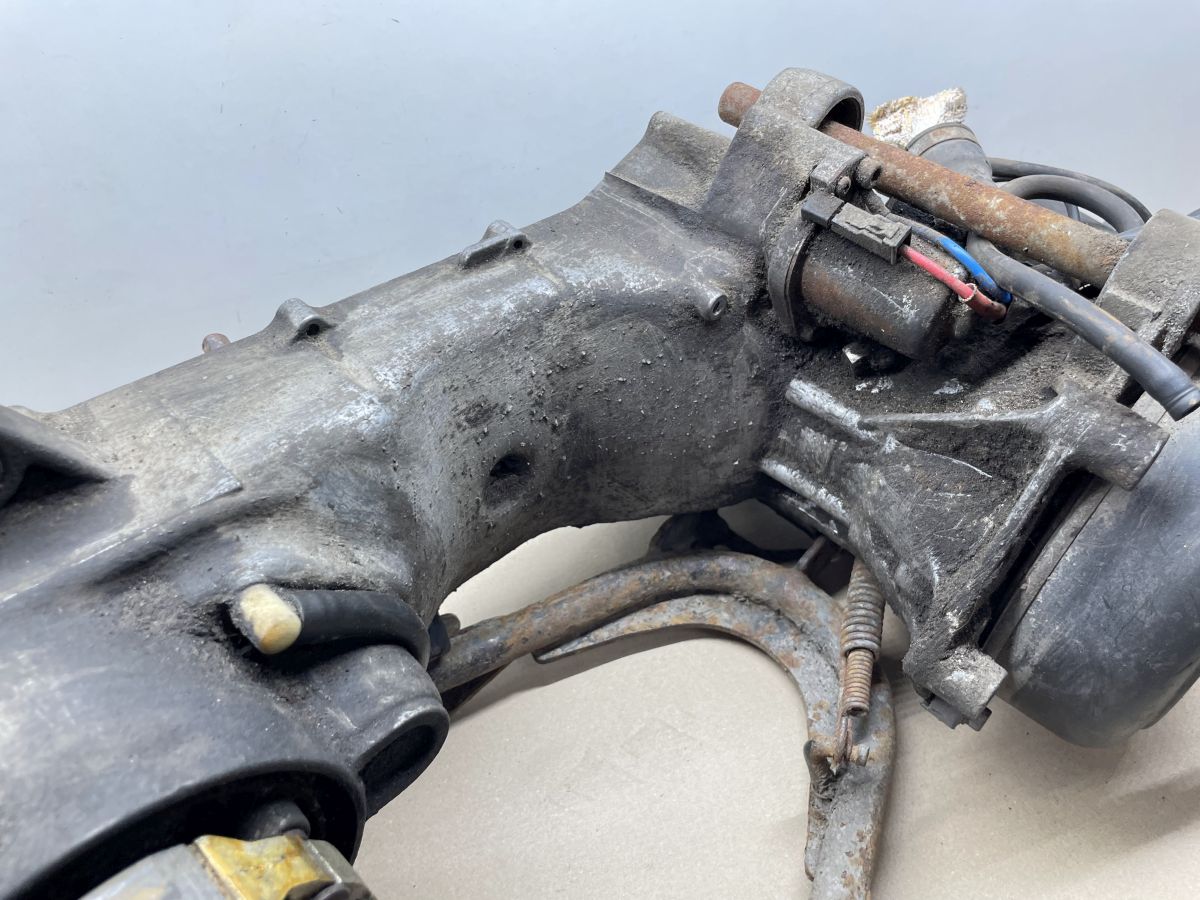 Aprilia Gulliver 50 - Motorblock Kurbelwelle Zylinder Getriebe Ständer (76)