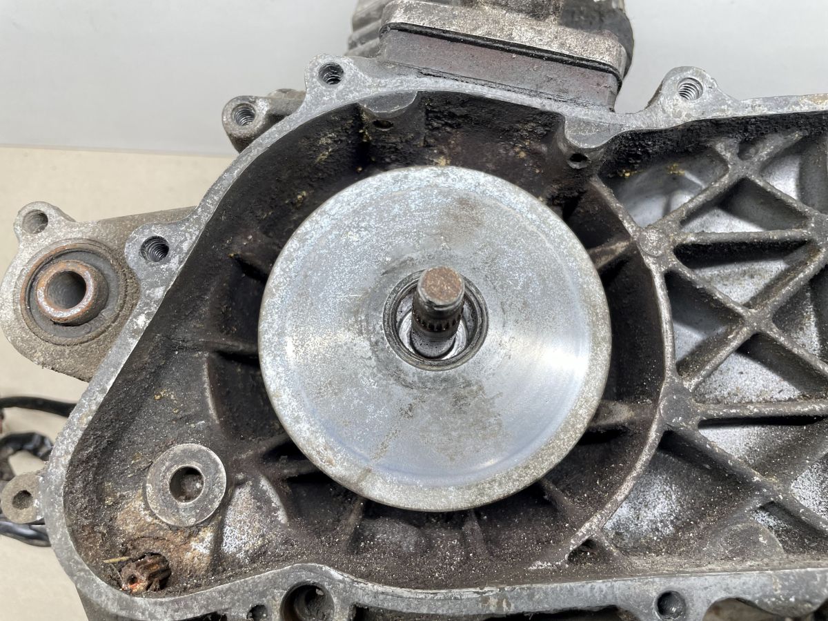 Peugeot TKR Furious 50 -  Motorblock Zylinder Getriebe Kurbelwelle Ständer (89)