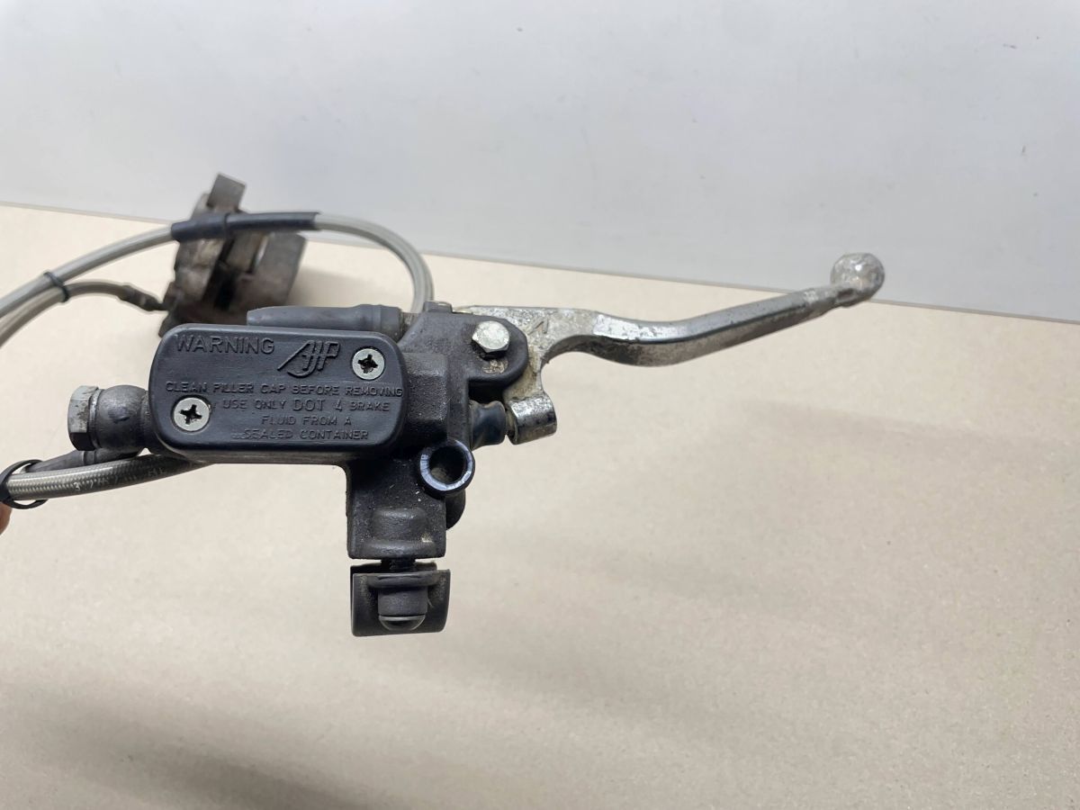 Peugeot TKR Furious 50 - AJP Bremse vorne Bremspumpe Bremszange Leitung (89)