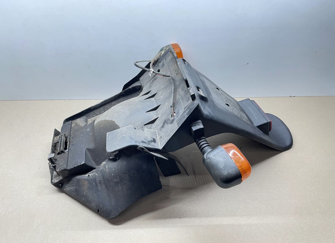 Kymco KB 50 - Spritzschutz Blinker Heck Abdeckung Verkleidung flasher (117)