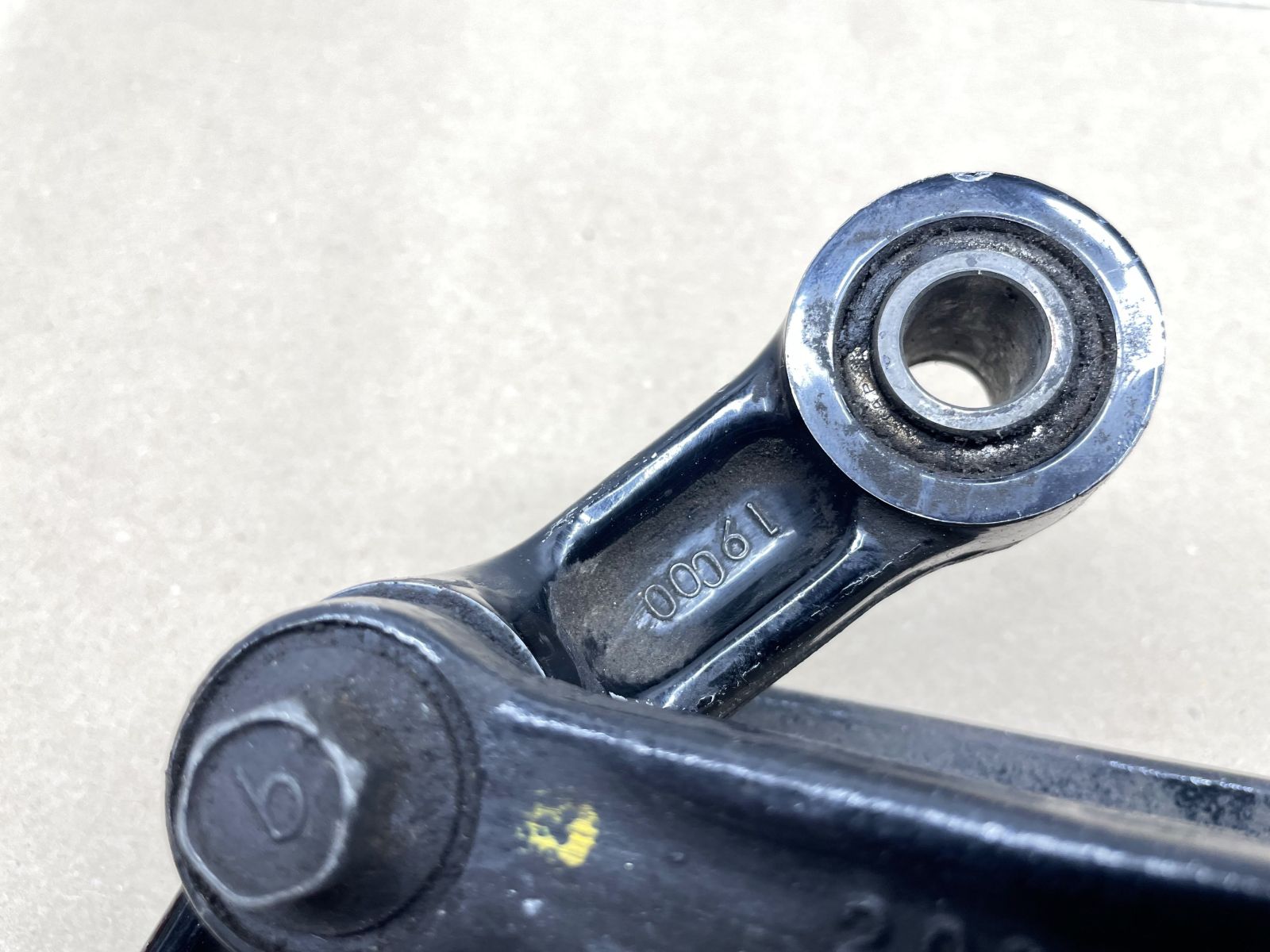 Suzuki GSX 600 F - Federbeinumlenkung Knochen Umlenkung strut linkage (118-24)