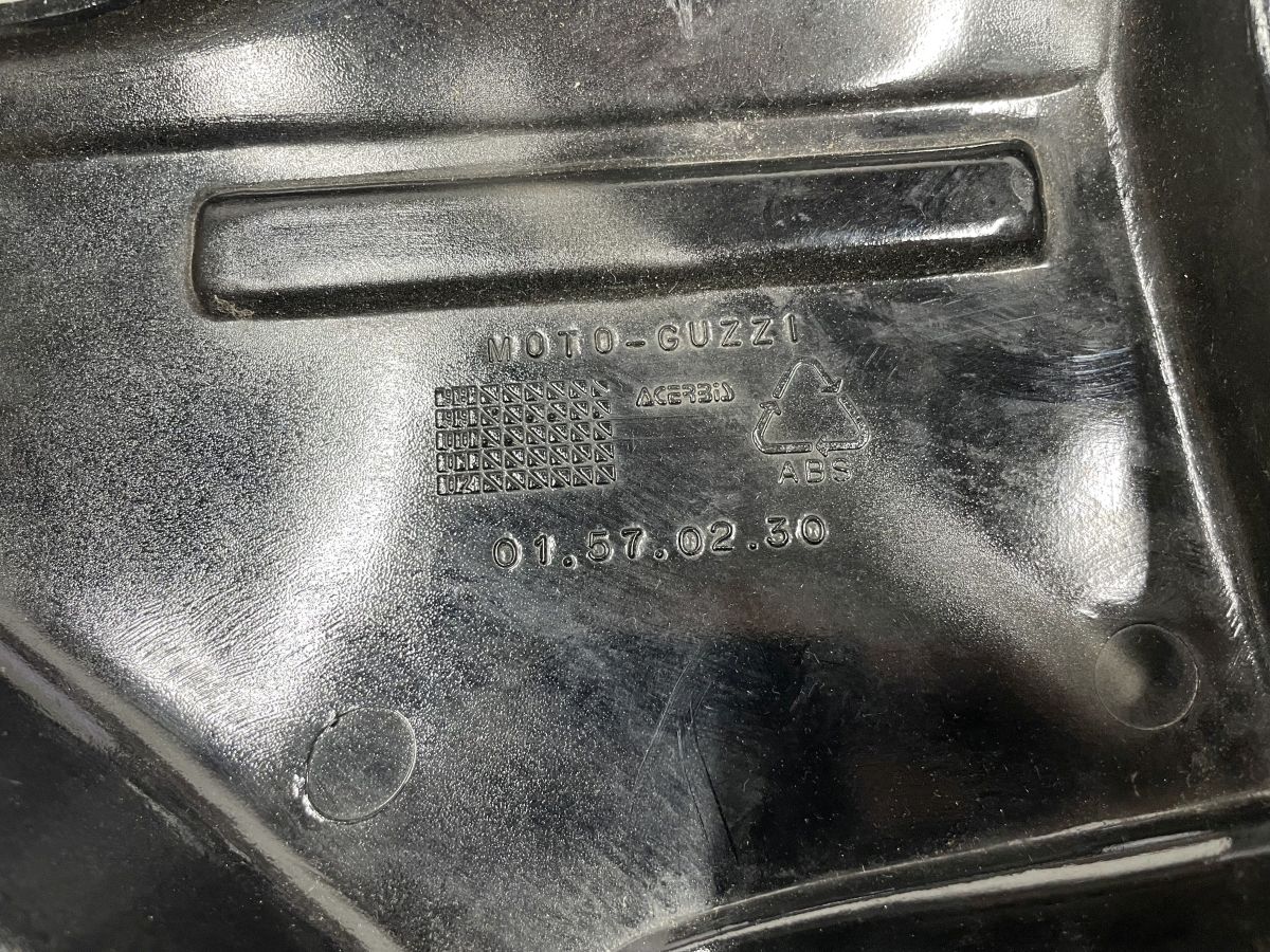 Moto Guzzi V11 - Verkleidung rechts Seitenteil Abdeckung fairing (118-V)