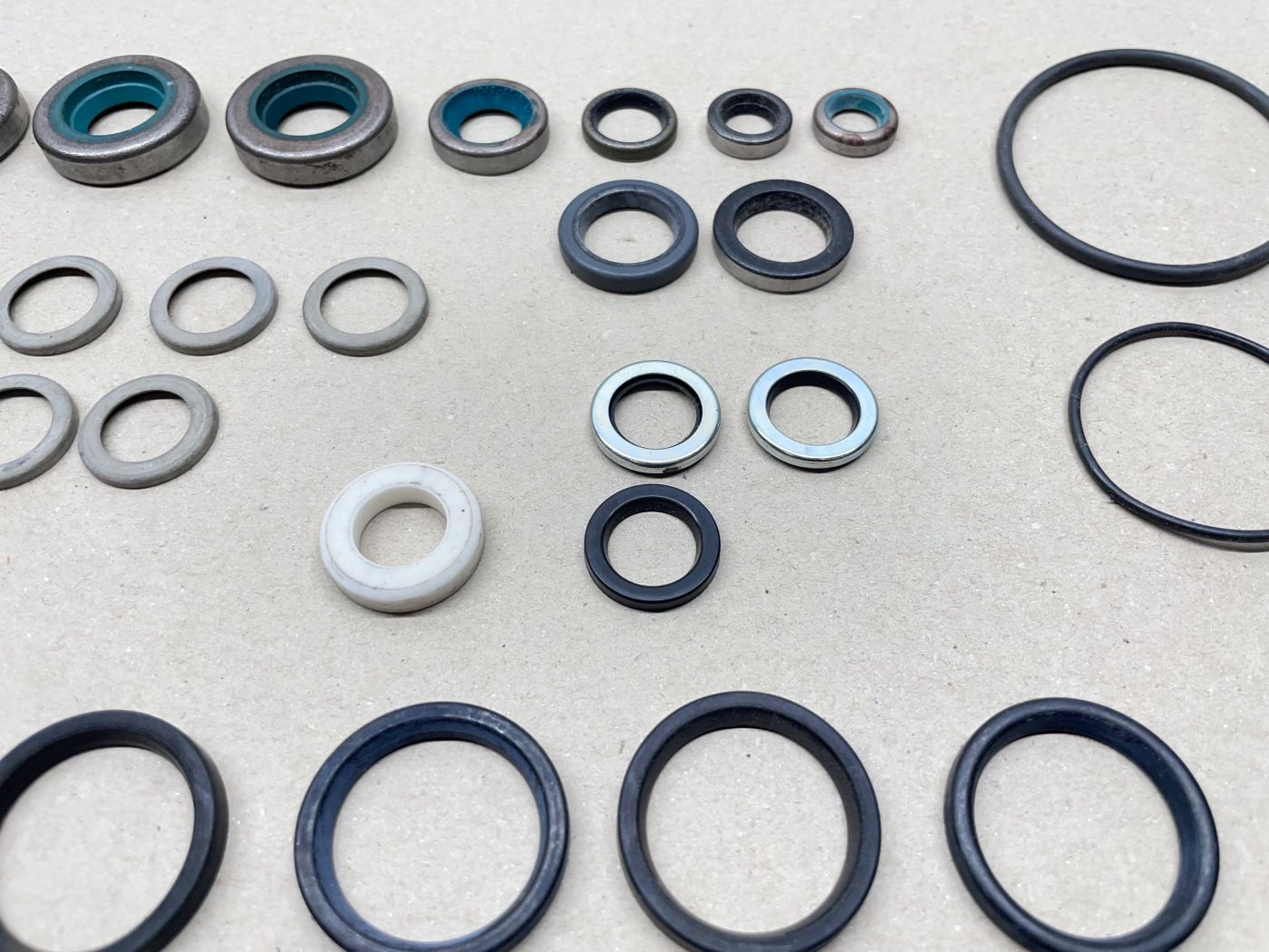 Dichtungen NOS Wellendichtring Krümmerdichtung etc. Sachs Hercules KTM (39-49R)