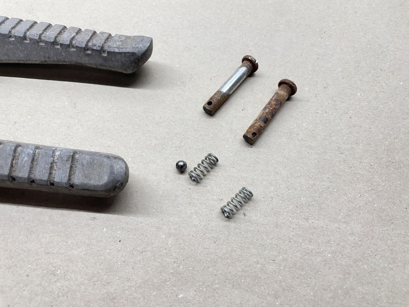 Ering / Baotian BT49QT-7 original Fußraste links rechts Fußablage  (102-14)
