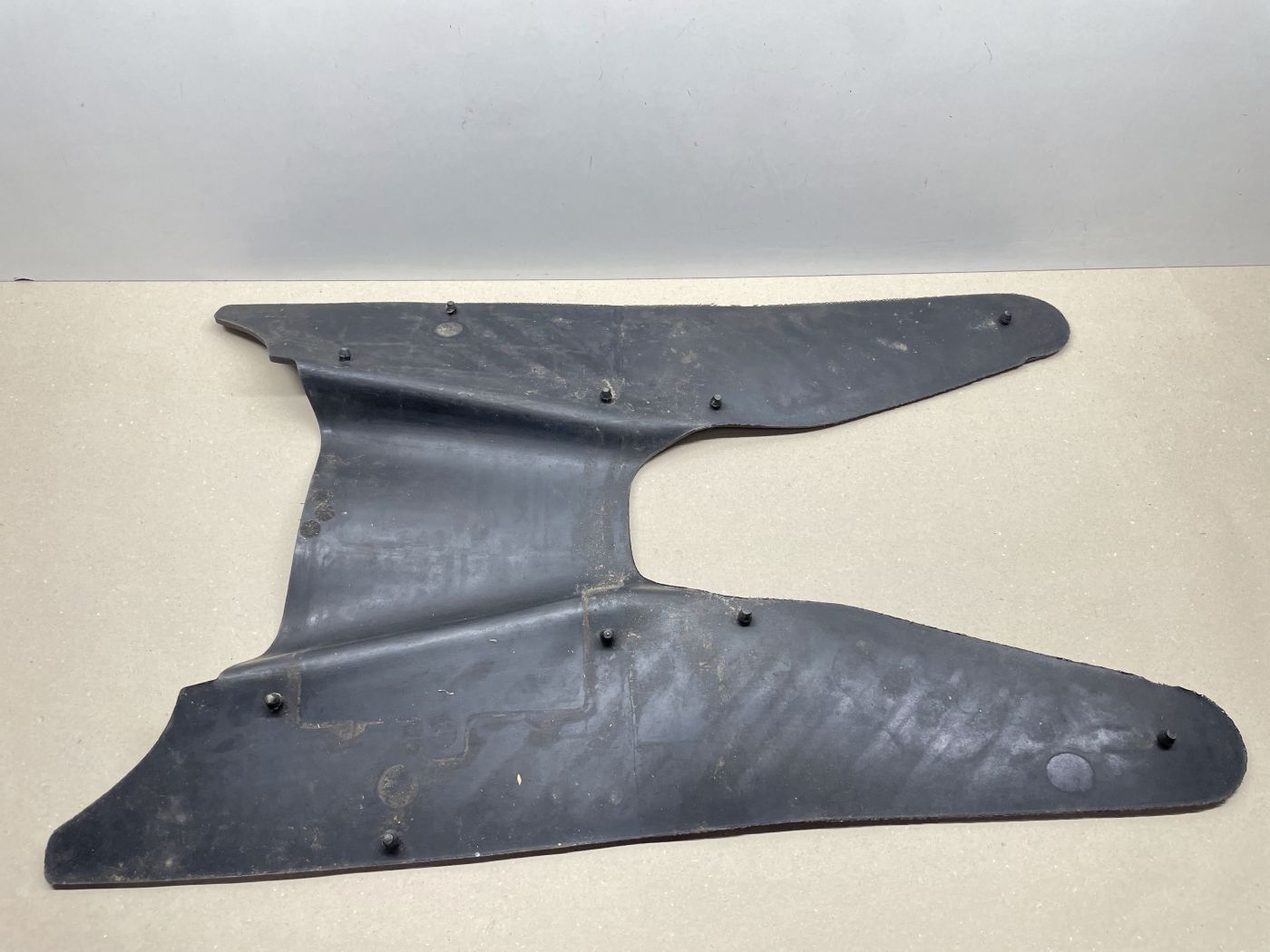Atala Byte RT10 - Gummimatte Fußablage Trittbrett Verkleidung Abdeckung (102-17)