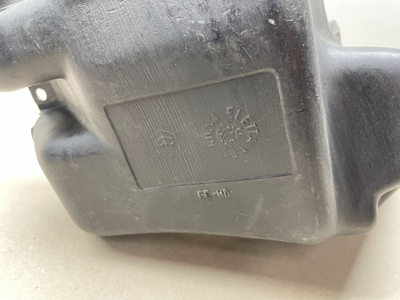 Piaggio Zip Base - original Benzintank NOS NEU Kraftstofftank petrol tank (105)