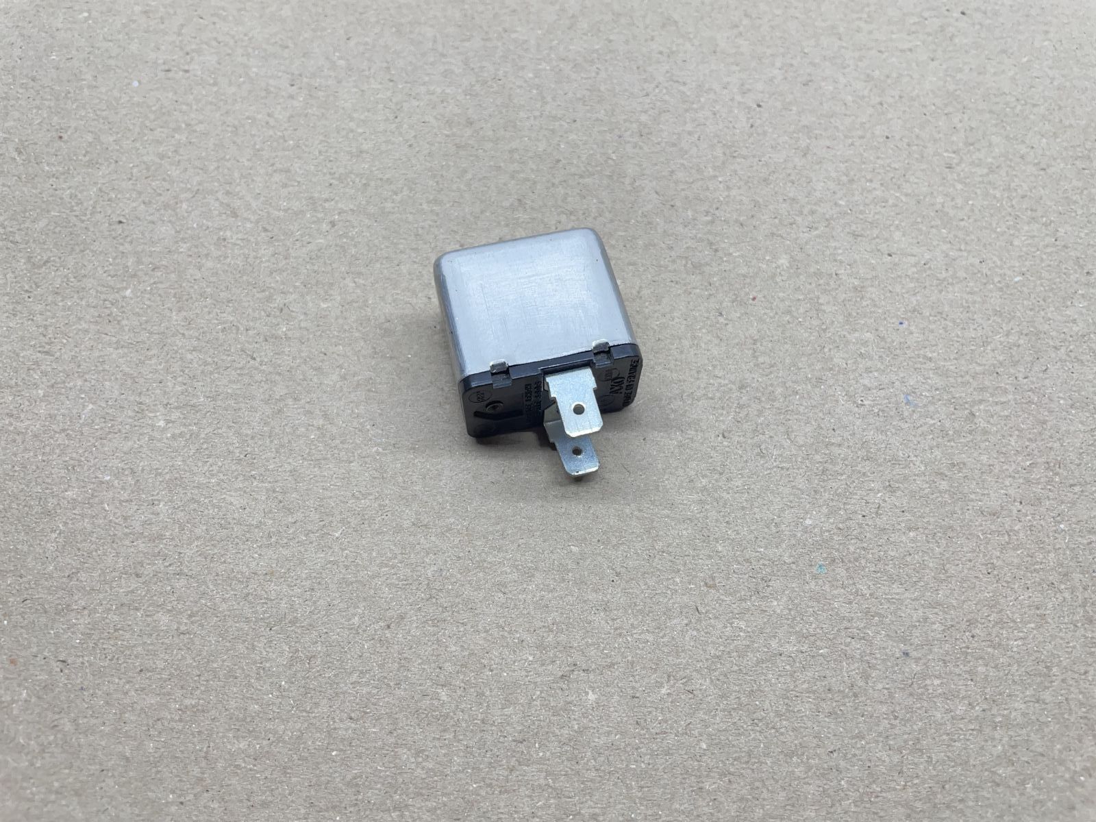 Motobecane Mobylette X1 - ORIGINAL Blinkgeber AXO 7803 NOS (39-32)