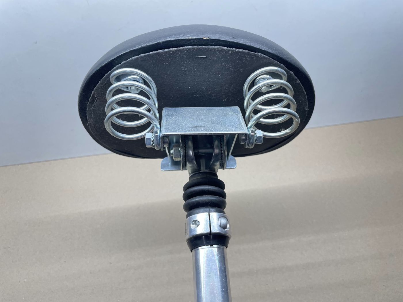 Fahrradsattel Vasad Rocky gefederte Sattelstütze 27.2mm Damen Sattel Rock (112-G1)