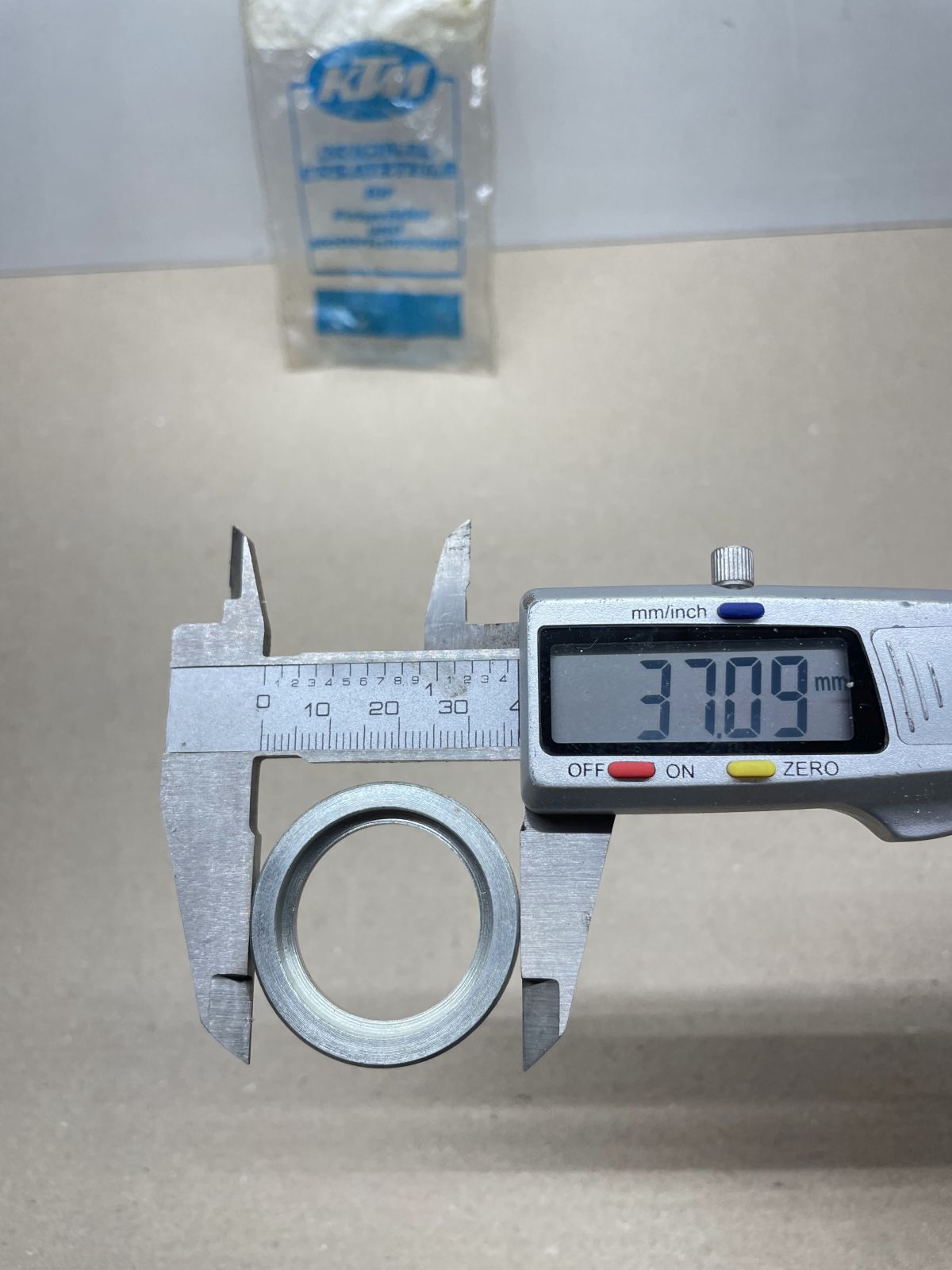 KTM Bora 25 50 - ORIGINAL Distanzsrolle Hinterrad NOS Haltescheibe (39-37)