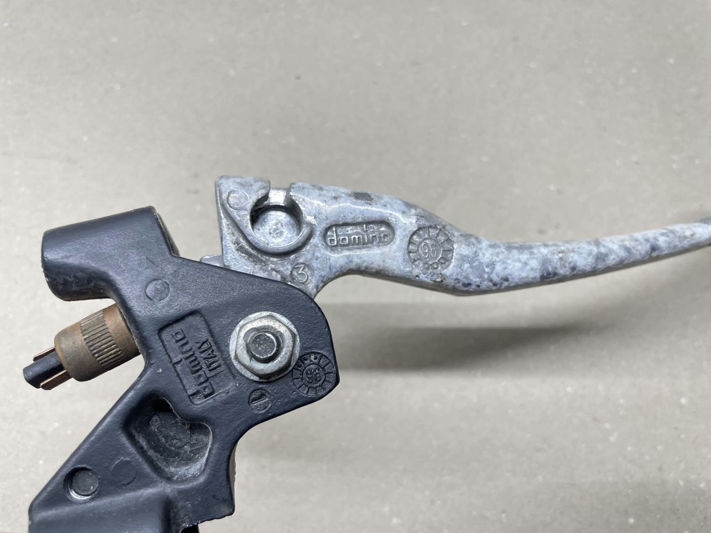 Aprilia Gulliver 50 - Bremsarmatur links Bremshebel Bremse Hinterrad Lenker (102-10)