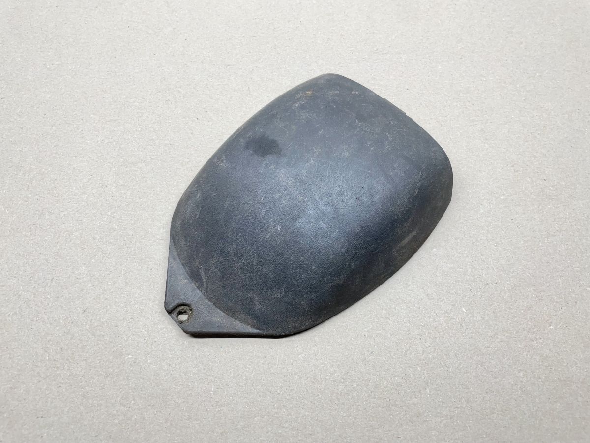 Piaggio Sfera NSL 50  - original Serviceklappe Helmfachdeckel Abdeckung (96-2)