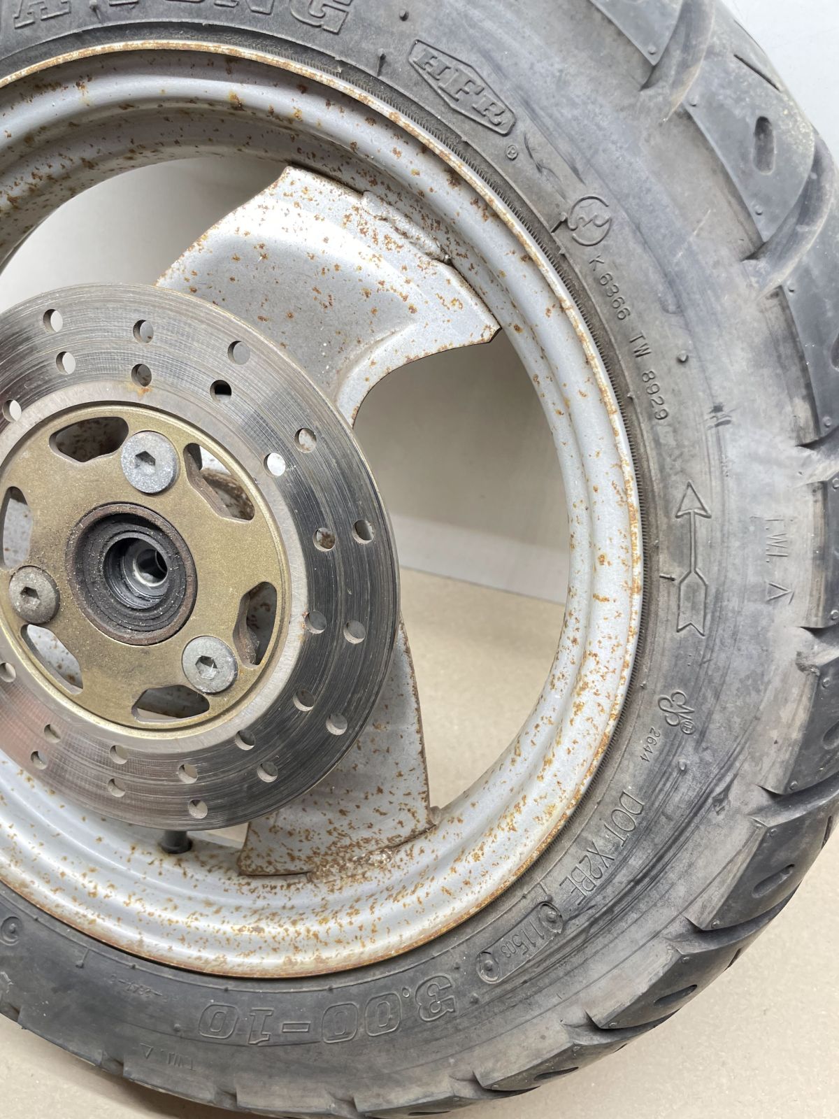 Itteco Shark TR50 - Vorderrad Reifen Felge vorne front wheel  (72-1)