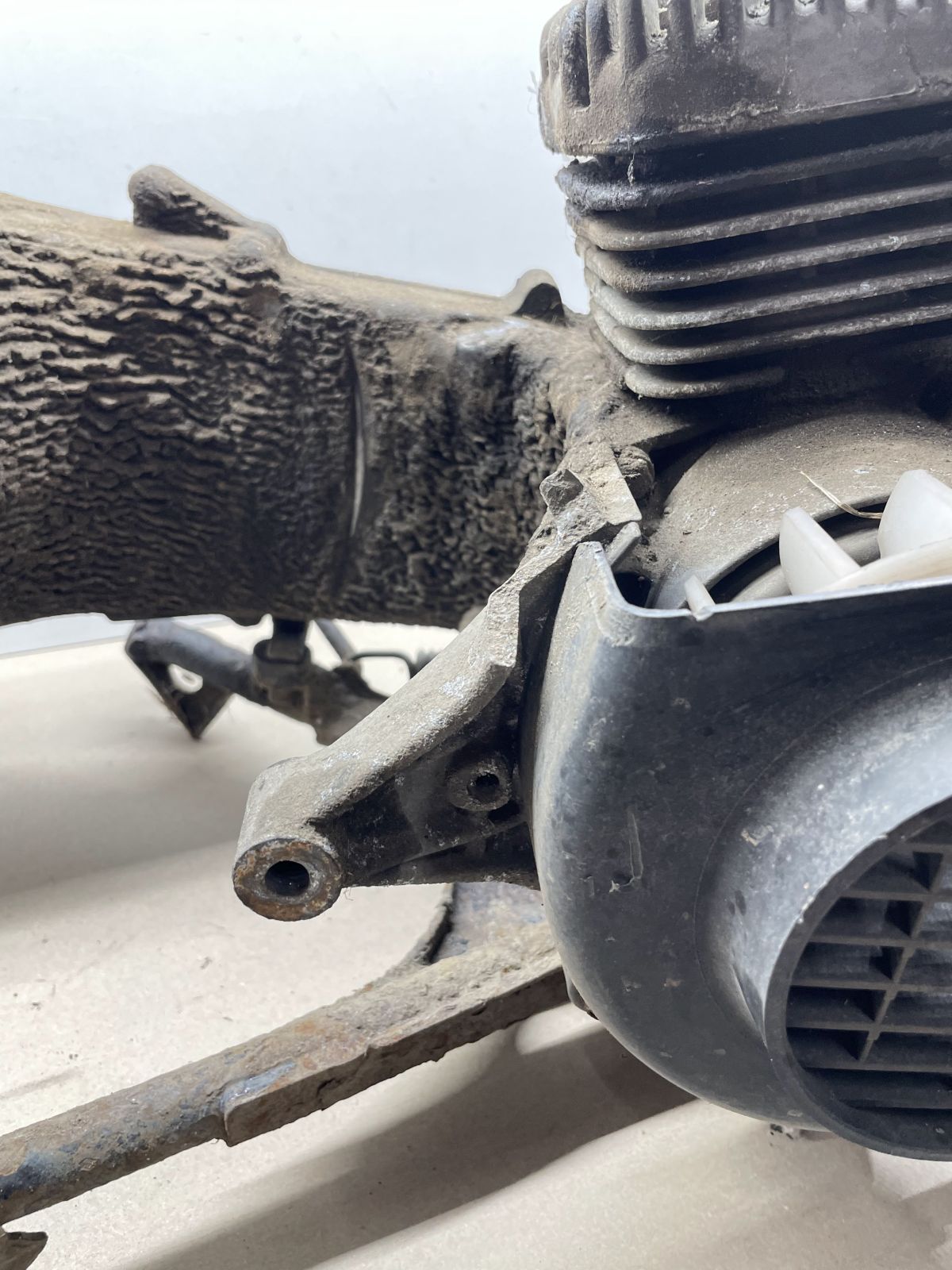 Peugeot TKR Furious 50 -  Motorblock Zylinder Getriebe Kurbelwelle Ständer (89)
