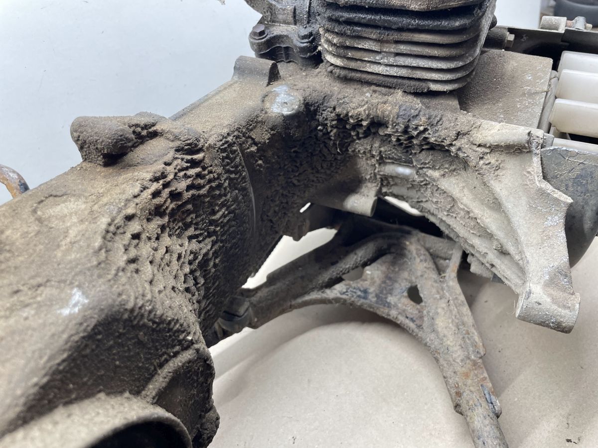 Peugeot TKR Furious 50 -  Motorblock Zylinder Getriebe Kurbelwelle Ständer (89)