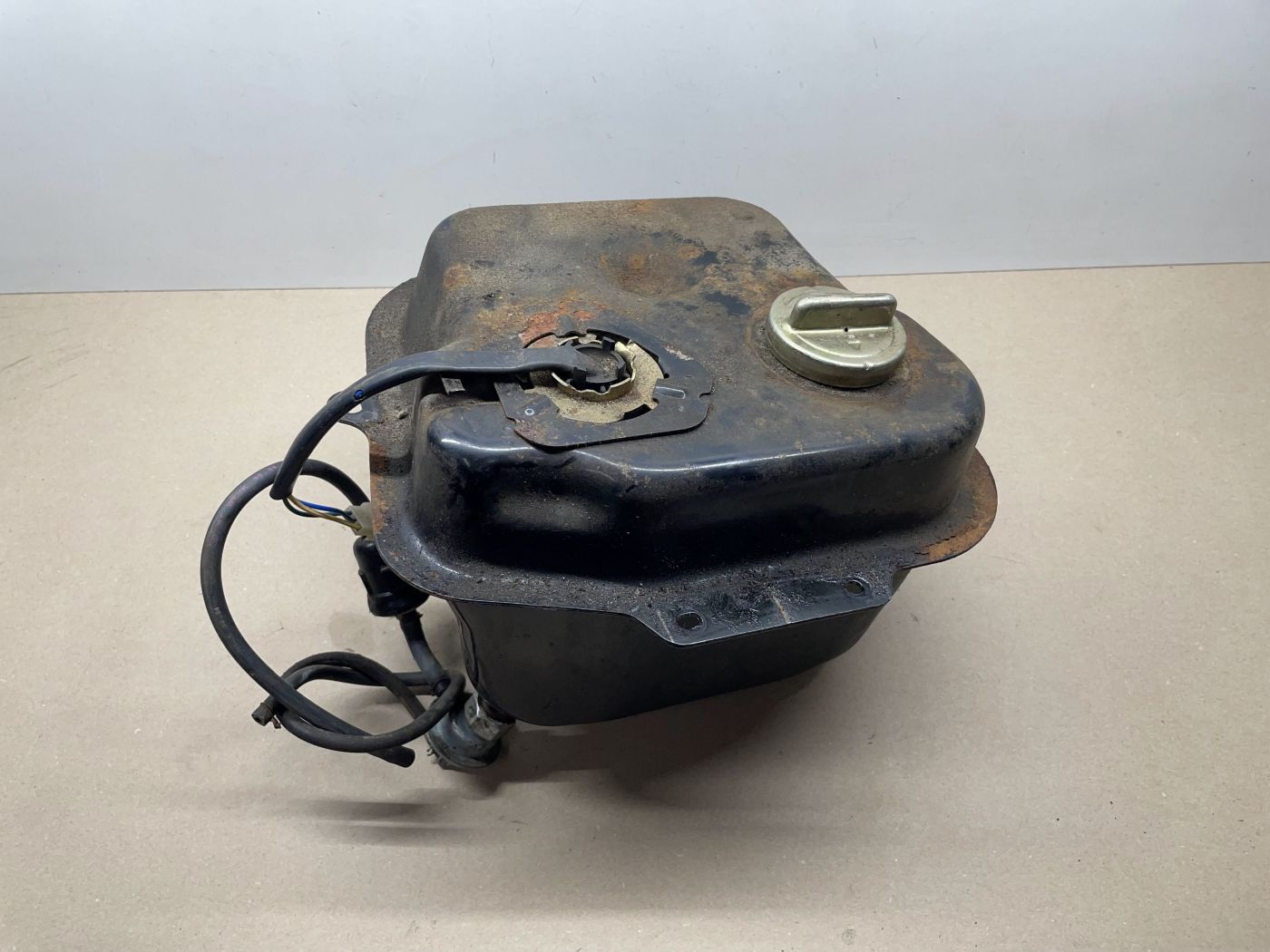 Kymco Cobra Cross - Benzintank Kraftstofftank petrol tank Tankdeckel (114)