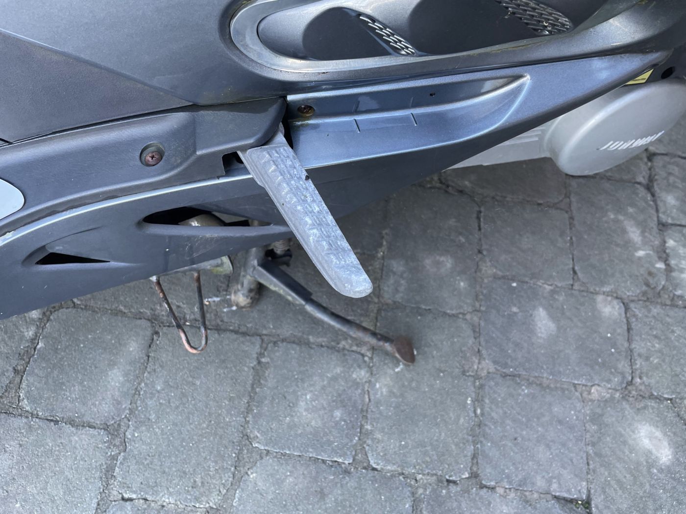 Jonway YY125T Rallox Ranger -  Fußraste links rechts Fußablage Sozius  (116)