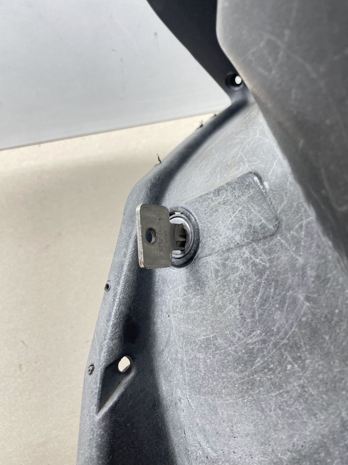 Aprilia SR50 R - Beinschild Innenraum Verkleidung Abdeckung (93)