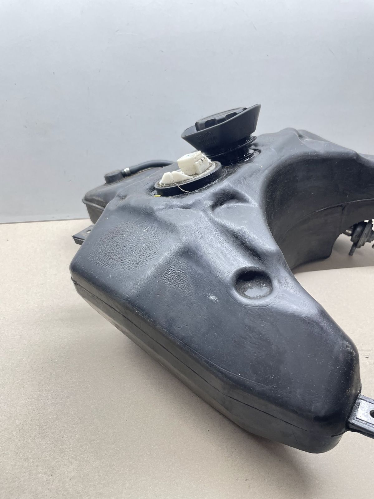 Aprilia SR50 R  - Benzintank Kraftstofftank Tankgeber petrol tank (93)