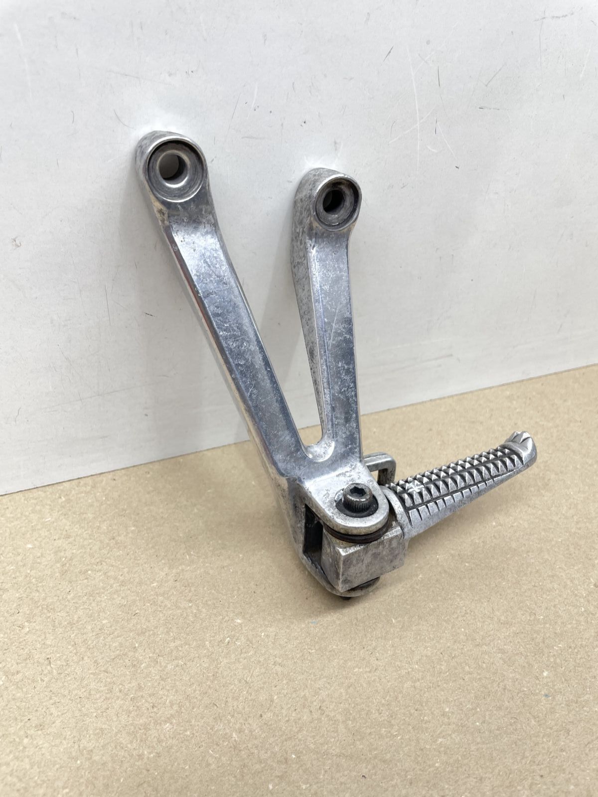 YAMAHA YZF R1 RN01 - Fußrastenanlage links Fußraste footrest (118-26)