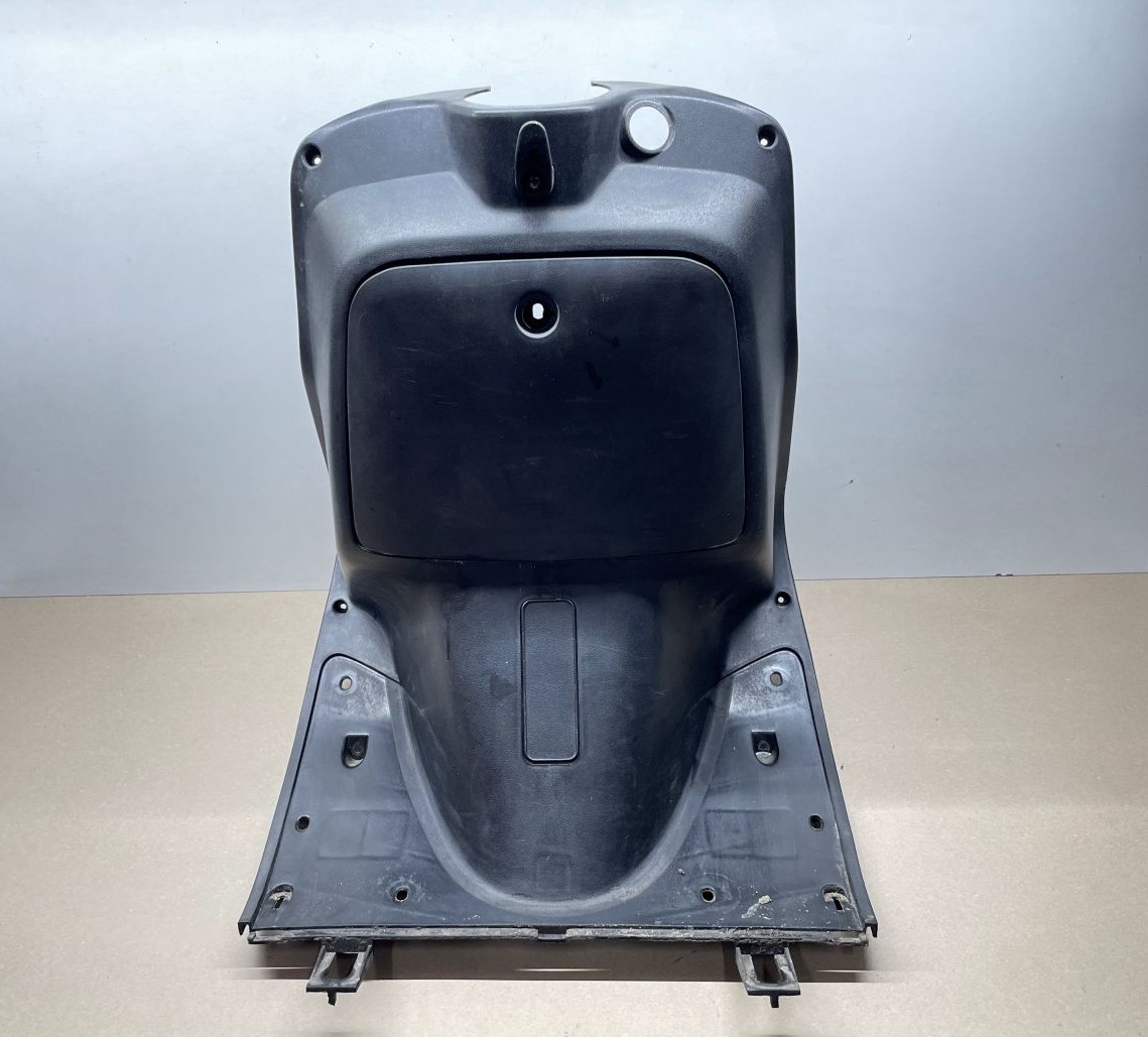 Kymco KB 50  - Beinschild Verkleidung Innenraum Abdeckung fairing (117)