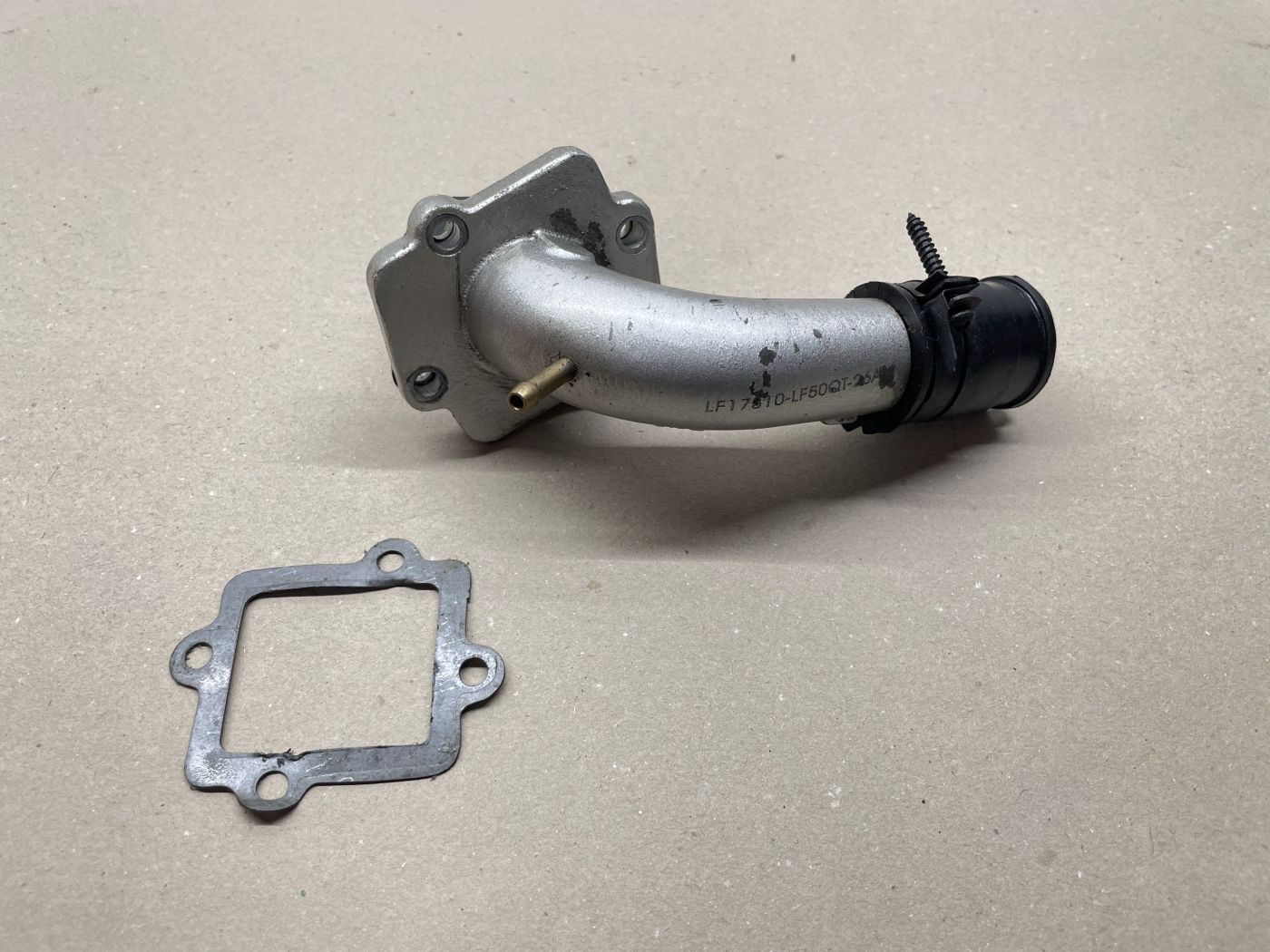 Lifan S-Ray 50 ORIGINAL Ansaugstutzen Motor Vergaser (102-12)
